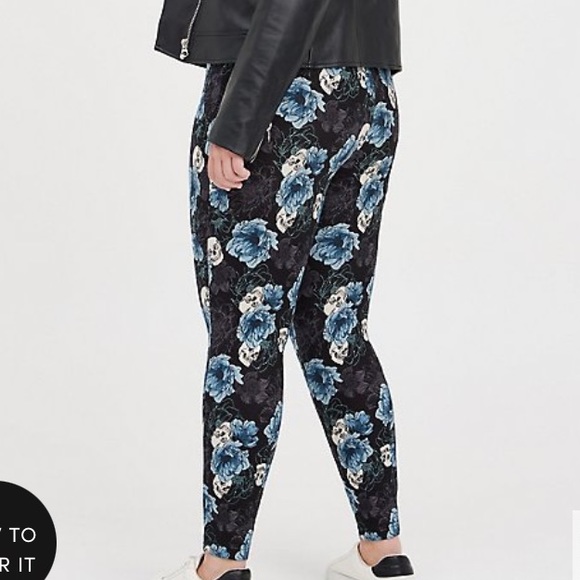 Torrid skull floral slim pixie pants 3X - Picture 2 of 3